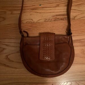 Elegant Tan Leather Crossbody Bag